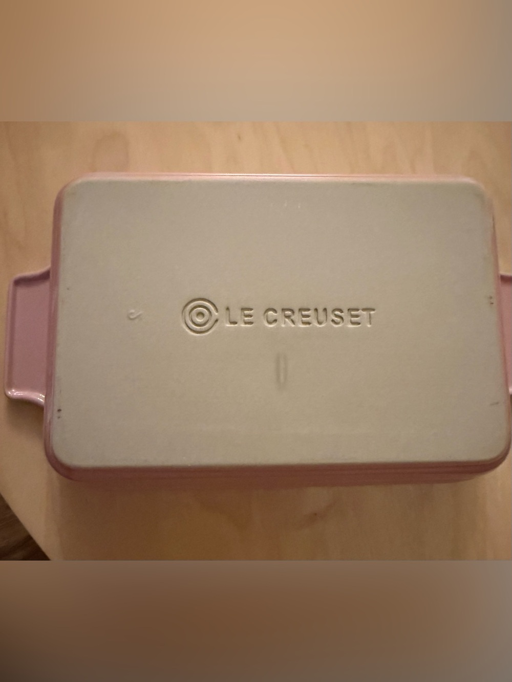 Le Creuset Pink Rectangular Ceramic Baking Dish - Picture 2 of 2